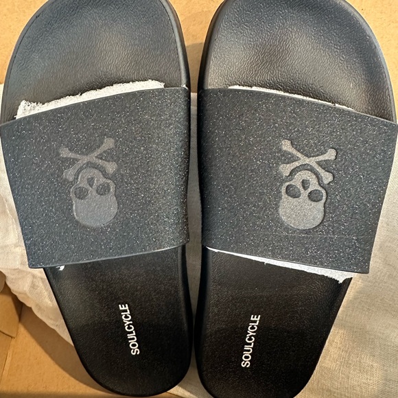 NWOT Soul Cycle Legend Skull Sparkle Slide in Black | Size Men’s 5 / Women’s 7 - Picture 5 of 5
